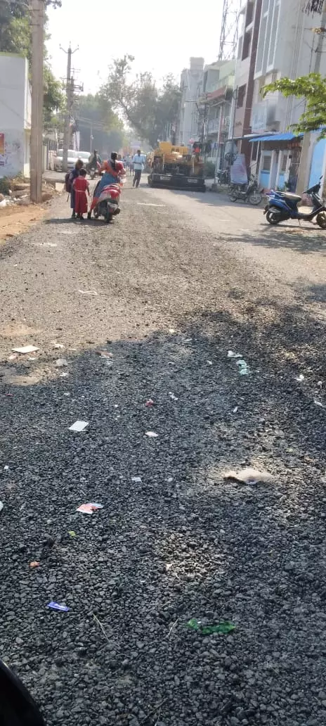 ஜல்லிக்கற்கள் பெயர்ந்த சாலை