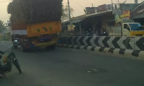 வேகத்தடை வேண்டும் வேகத்தடை வேண்டும்