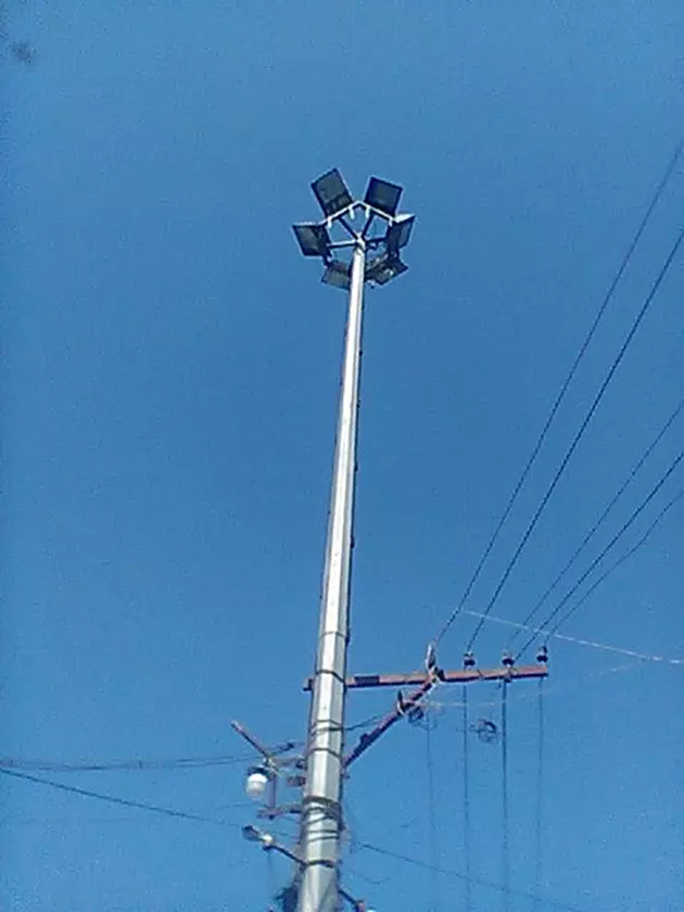 எரியாத உயர்கோபுர மின் விளக்கு