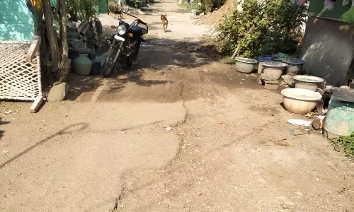 புதுப்பிக்க வேண்டிய சாலை புதுப்பிக்க வேண்டிய சாலை