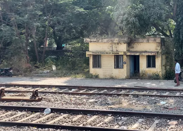 பாழடைந்த வீடுகள் பாழடைந்த வீடுகள்