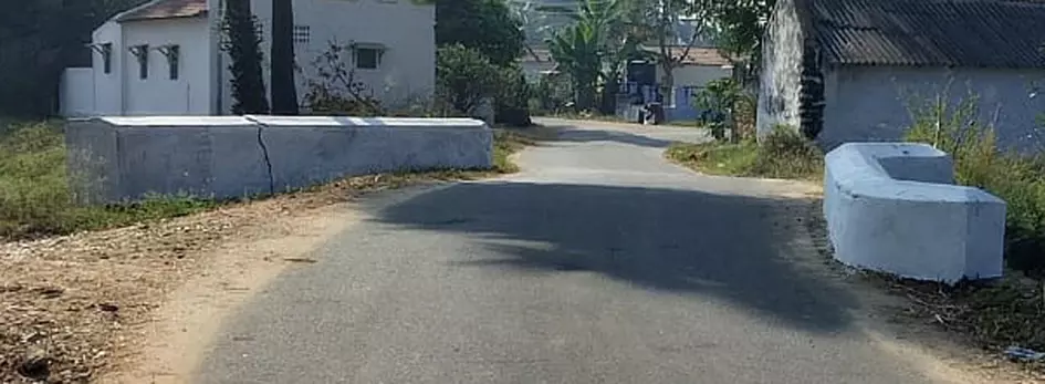 வாகன ஓட்டிகள் அவதி வாகன ஓட்டிகள் அவதி