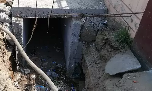 குழியை மூட வேண்டும்