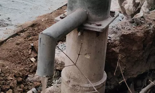 அடிபம்பை சரி செய்வார்களா? அடிபம்பை சரி செய்வார்களா?