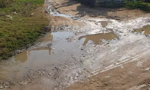 கழிவுநீர் கால்வாய் கட்டித்தர வேண்டும்