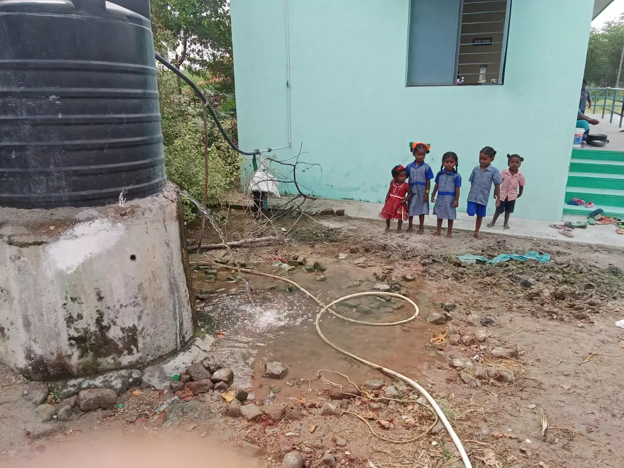 வீணாகும் குடிநீர் வீணாகும் குடிநீர்