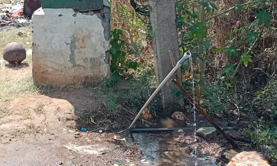 வீணாகும் குடிநீர் வீணாகும் குடிநீர்