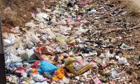 குவிந்து கிடக்கும் குப்பை குவிந்து கிடக்கும் குப்பை