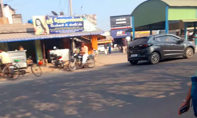 பஸ் போக்குவரத்துக்கு இடையூறு