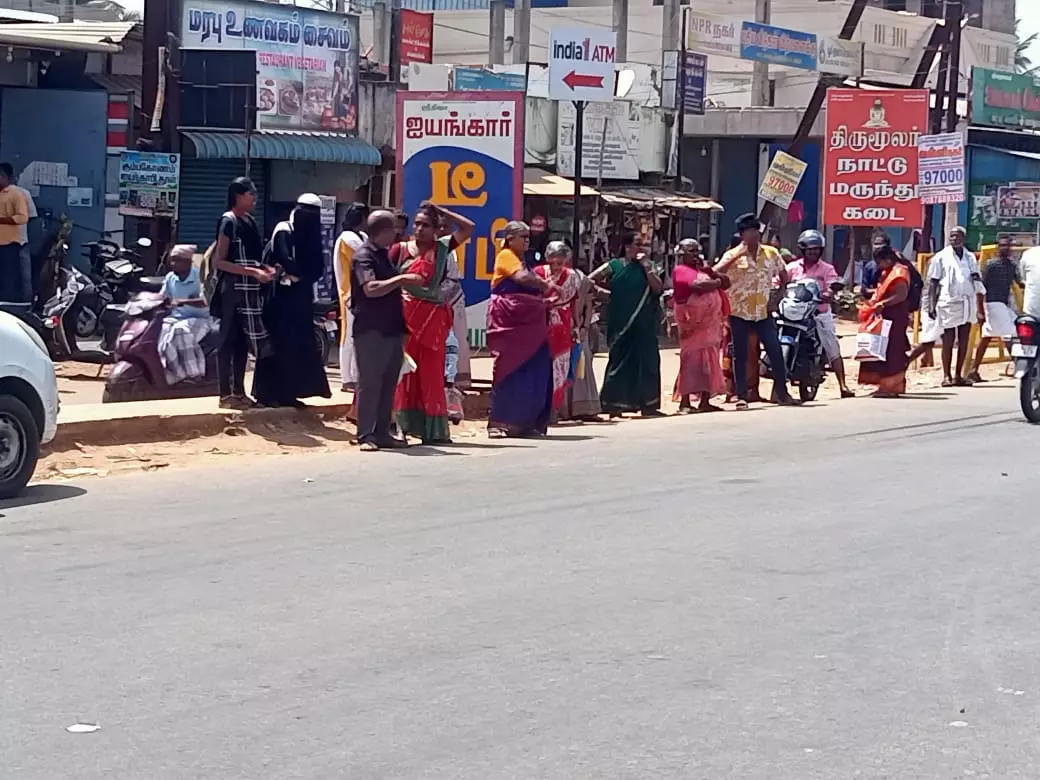 பயணிகள் நிழற்குடை தேவை