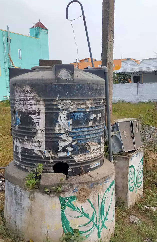 பயன்பாடு இல்லாத குடிநீர் தொட்டி