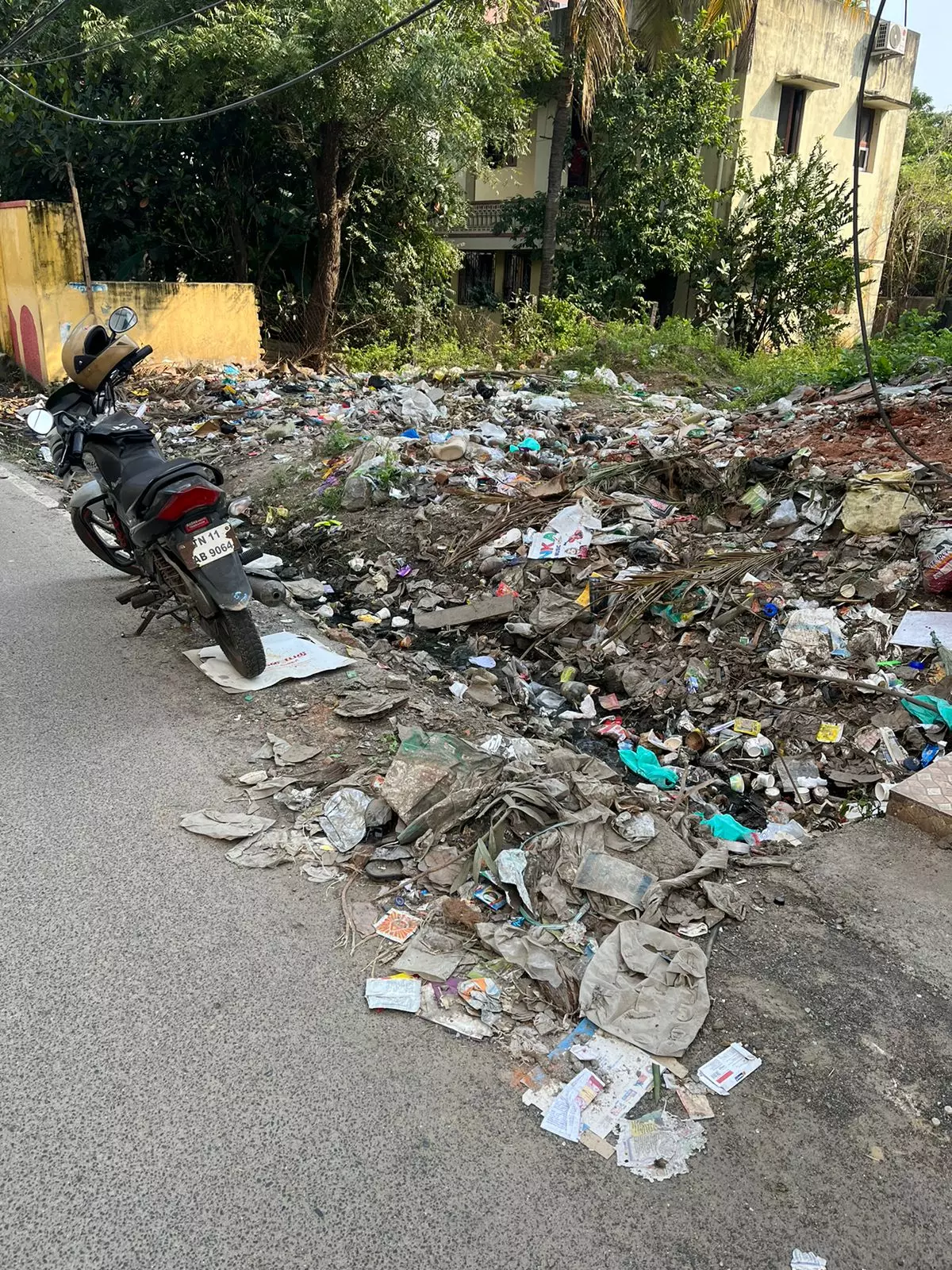 சாலையில் குப்பை