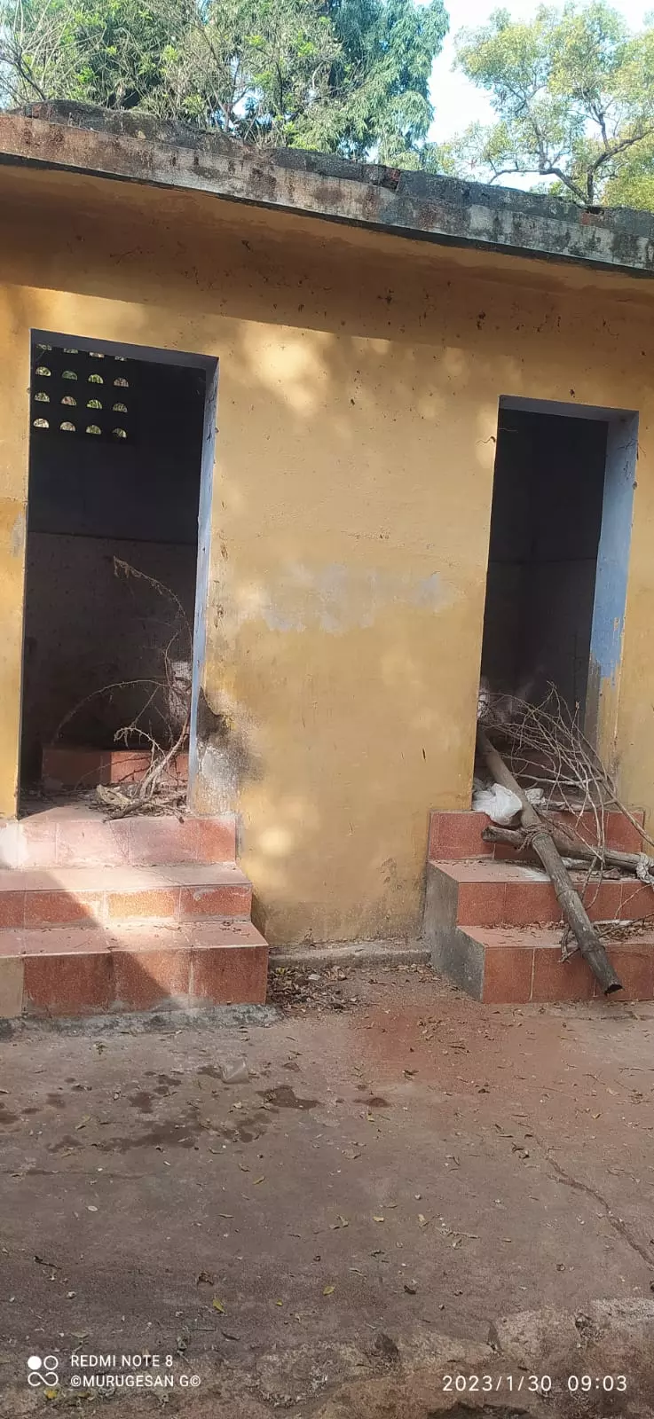 சேதமடைந்த கழிப்பறை