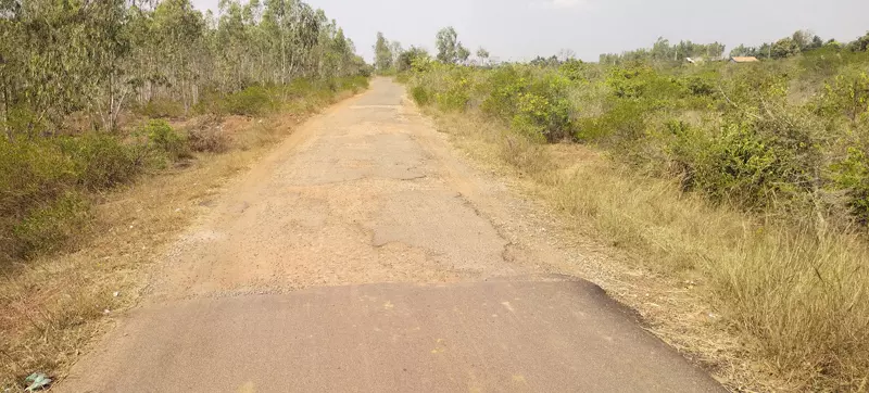 விடுபட்ட சாலையால் மக்கள் அவதி