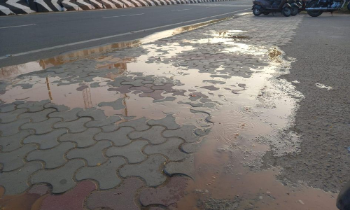 குழாய் உடைந்து விணாகும் குடிநீர்