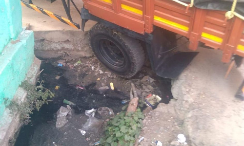 விபத்தில் சிக்கும் வாகன ஓட்டிகள்