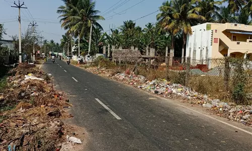 கழிவுகளால் துர்நாற்றம்