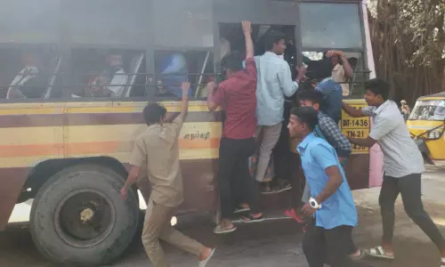 கூடுதல் பஸ்கள் இயக்க வேண்டும் கூடுதல் பஸ்கள் இயக்க வேண்டும்