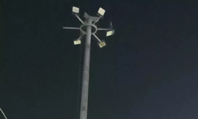 உயர்கோபுர மின்விளக்கை சரிசெய்யவேண்டும்