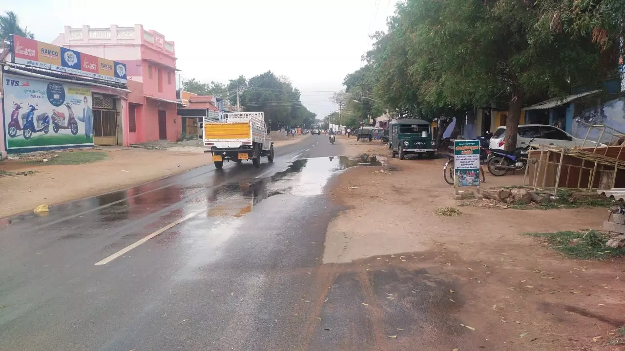 குழாய் உடைப்பால் வீணாகும் குடிநீர்