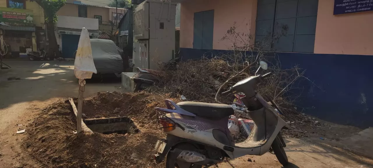 சாலையில் பள்ளம்