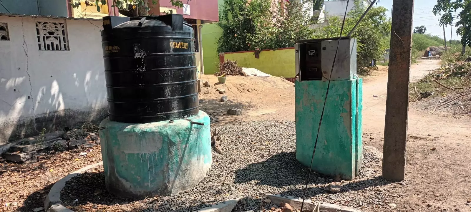 காட்சிப்பொருளான குடிநீர் தொட்டி காட்சிப்பொருளான குடிநீர் தொட்டி