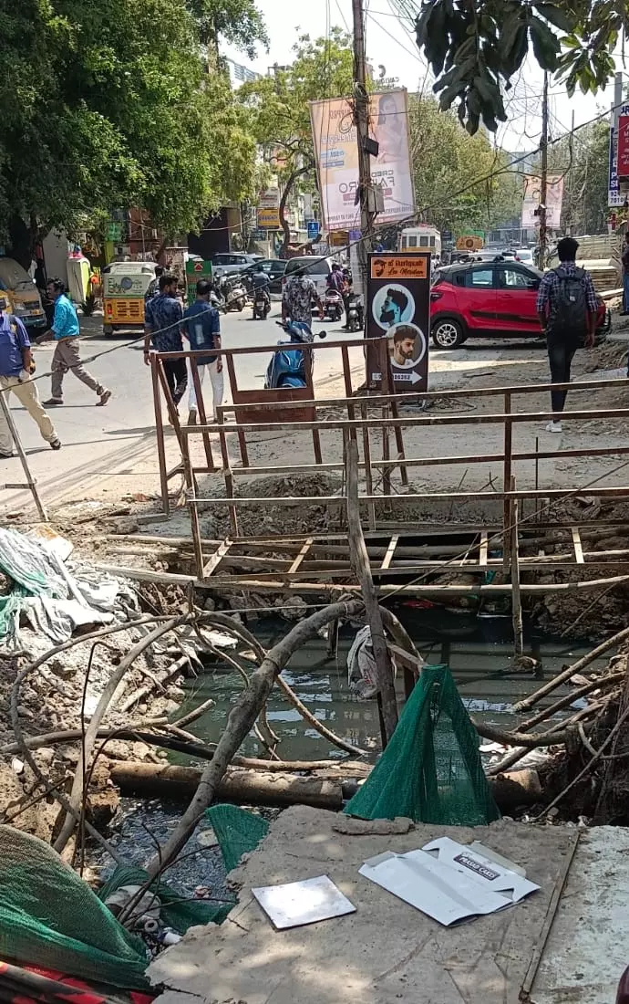 திறந்த நிலையில் கழிவுநீர் கால்வாய்