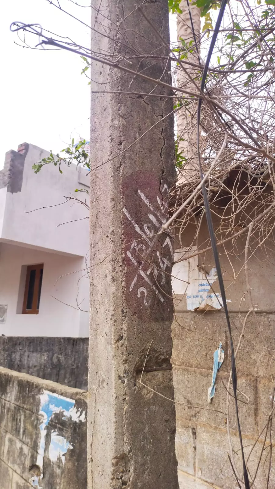 மின்கம்பம் சீரமைக்கப்படுமா?