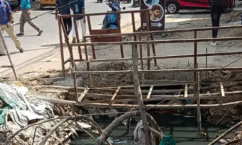 திறந்த நிலையில் கழிவுநீர் கால்வாய்