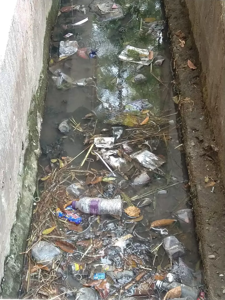 தேங்கி நிற்கும் கழிவுநீர் தேங்கி நிற்கும் கழிவுநீர்