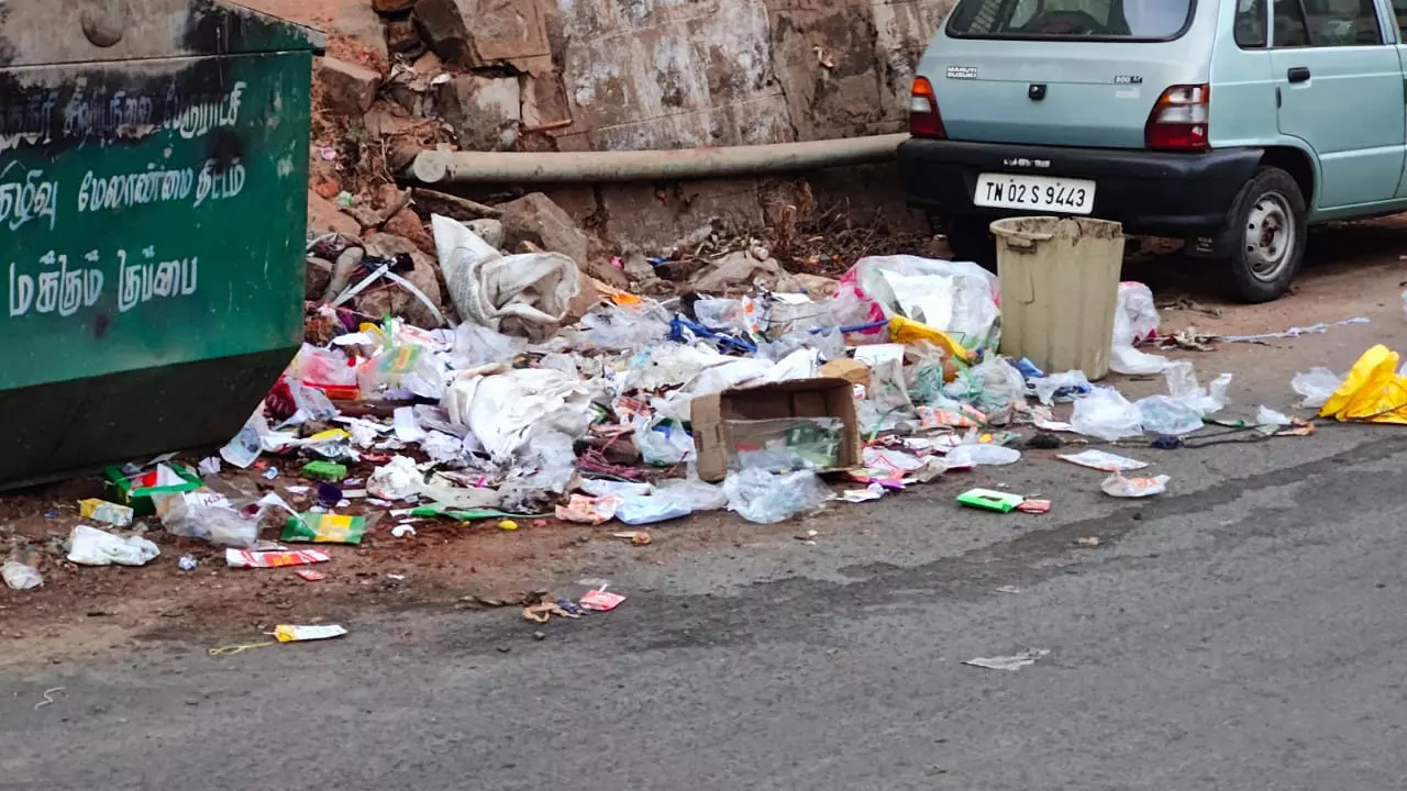 குவிந்து கிடக்கும் குப்பைகள்