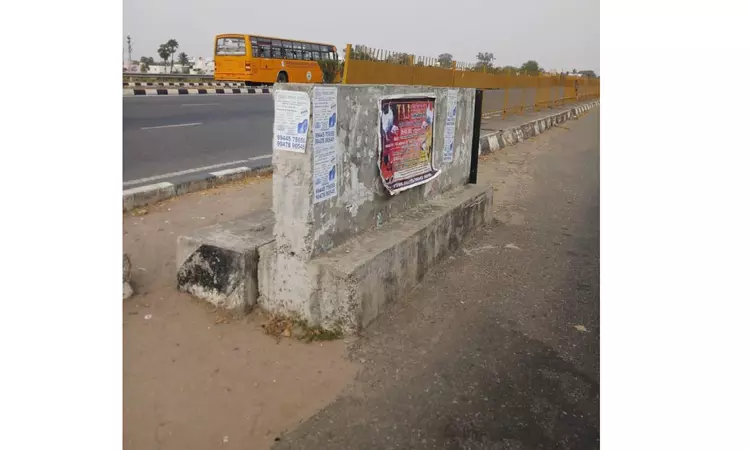 விபத்துகளை ஏற்படுத்தும் தடுப்புச் சுவர்