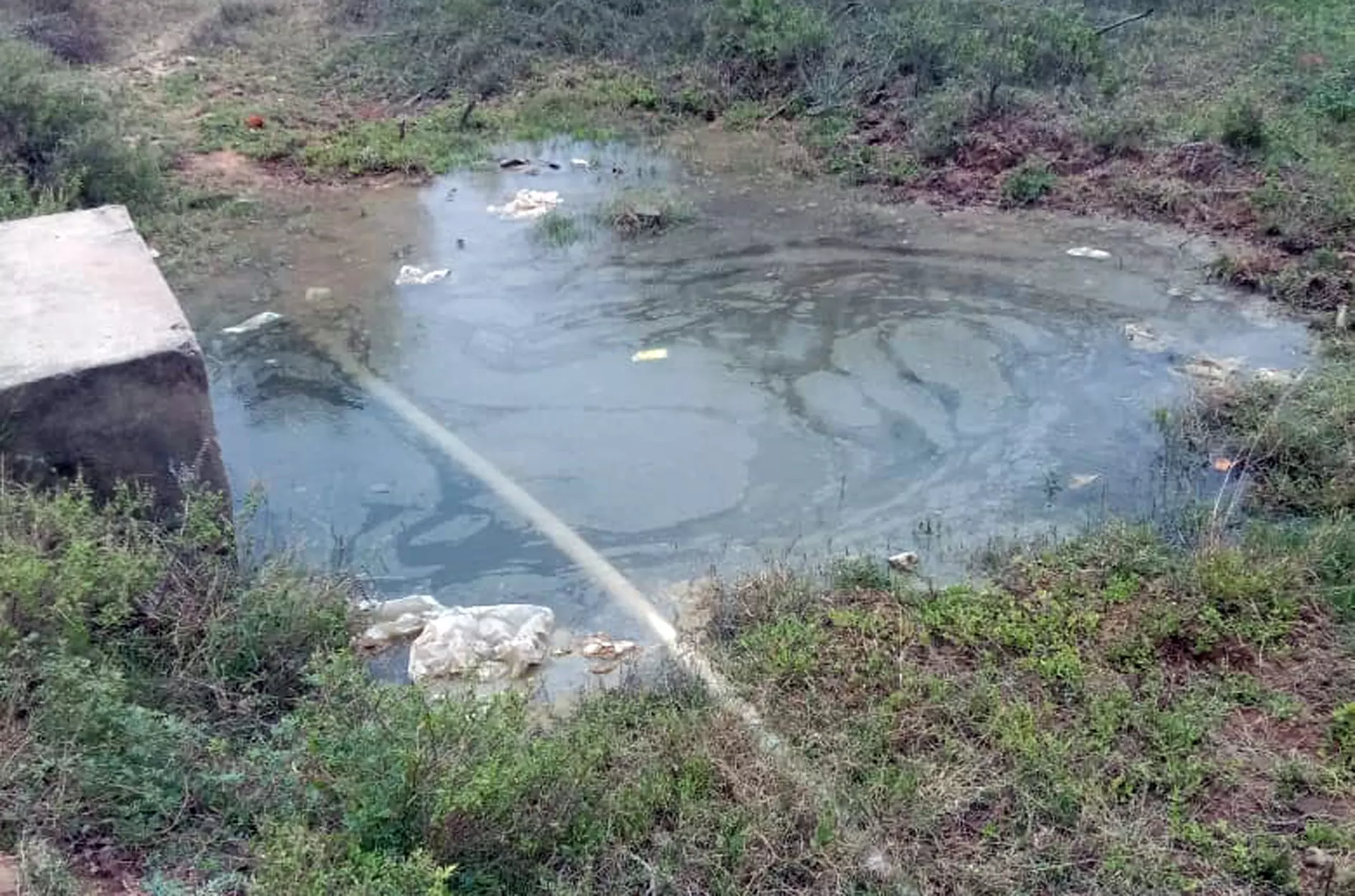 குழாய் உடைப்பால் வீணாகும் குடிநீர்