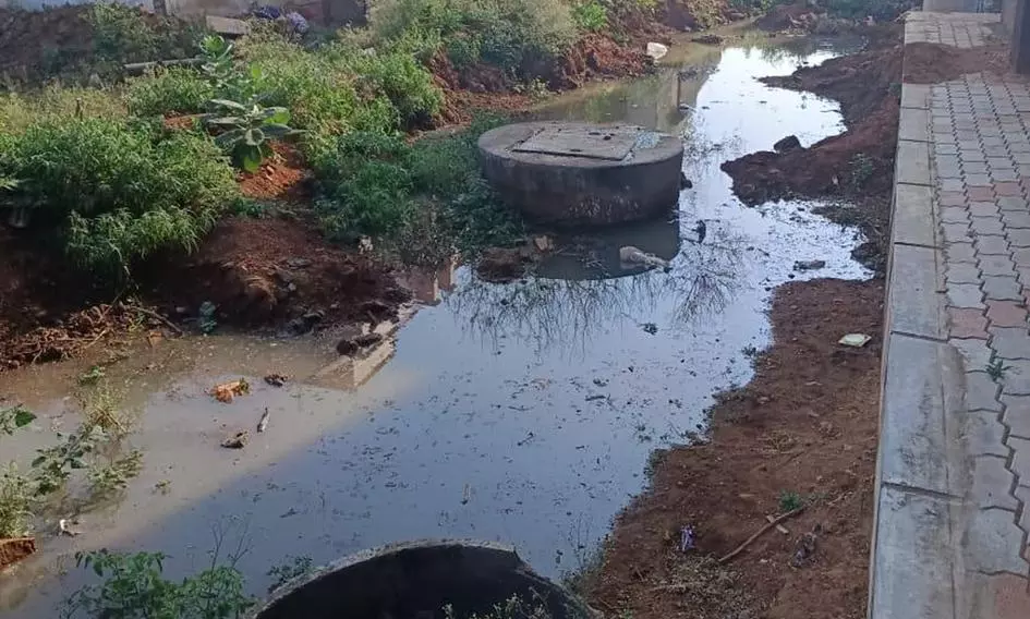 தேங்கி நிற்கும் கழிவுநீர்