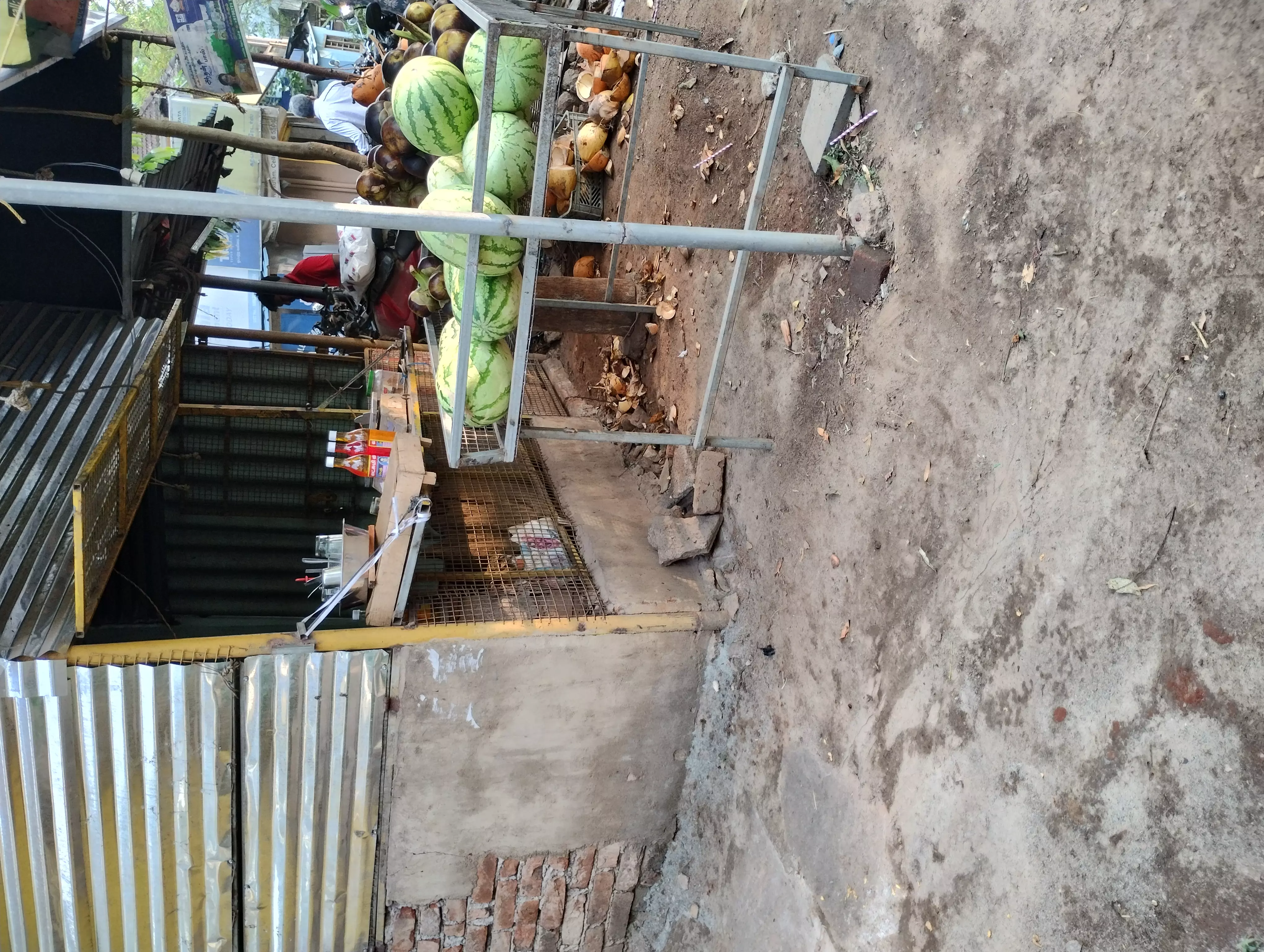 கன்னியாகுமரி, குலசேகரம், செருப்பாலூர் அரசு உயர் நிலைப் பள்ளி எதிரில் ஆக்கிரமிப்பு! கன்னியாகுமரி, குலசேகரம், செருப்பாலூர் அரசு உயர் நிலைப் பள்ளி எதிரில் ஆக்கிரமிப்பு!