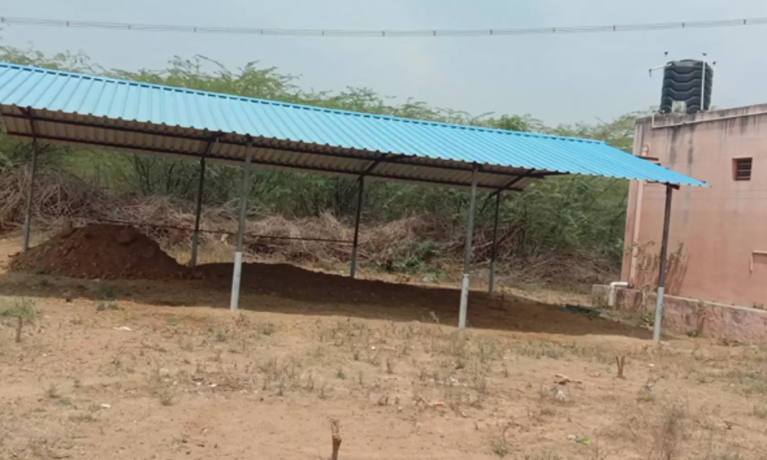 ஏரிக்கரையோரம் ஆக்கிரமிப்பு கூடாரம் ஏரிக்கரையோரம் ஆக்கிரமிப்பு கூடாரம்