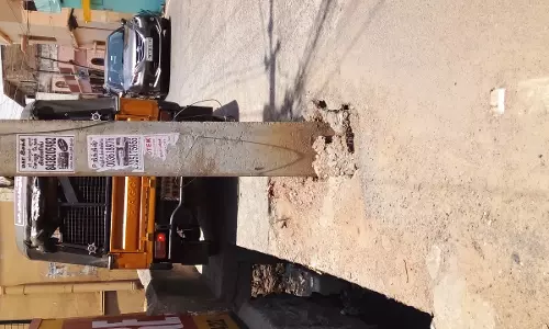 ஆபத்தான மின்கம்பம்