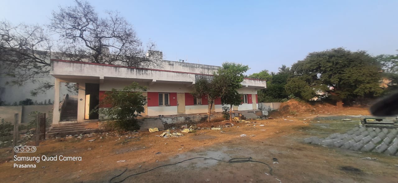 பூட்டிக்கிடக்கும் தங்கும் விடுதி பூட்டிக்கிடக்கும் தங்கும் விடுதி