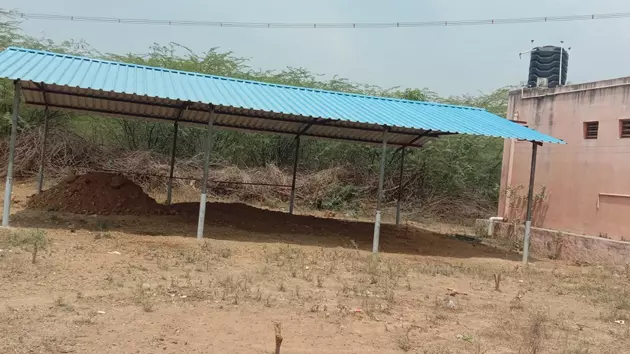 ஏரிக்கரையோரம் ஆக்கிரமிப்பு கூடாரம்