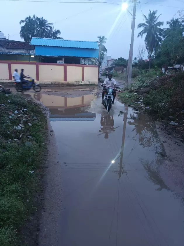 மழைநீர் வெளிேயற கால்வாய் வசதி தேவை மழைநீர் வெளிேயற கால்வாய் வசதி தேவை