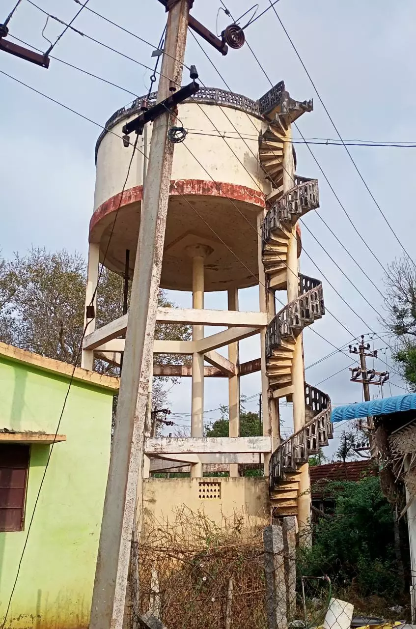 சுத்தம் செய்யப்படாத தண்ணீர் தொட்டி