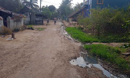 தெருவில் வழிந்தோடும் கழிவுநீர்