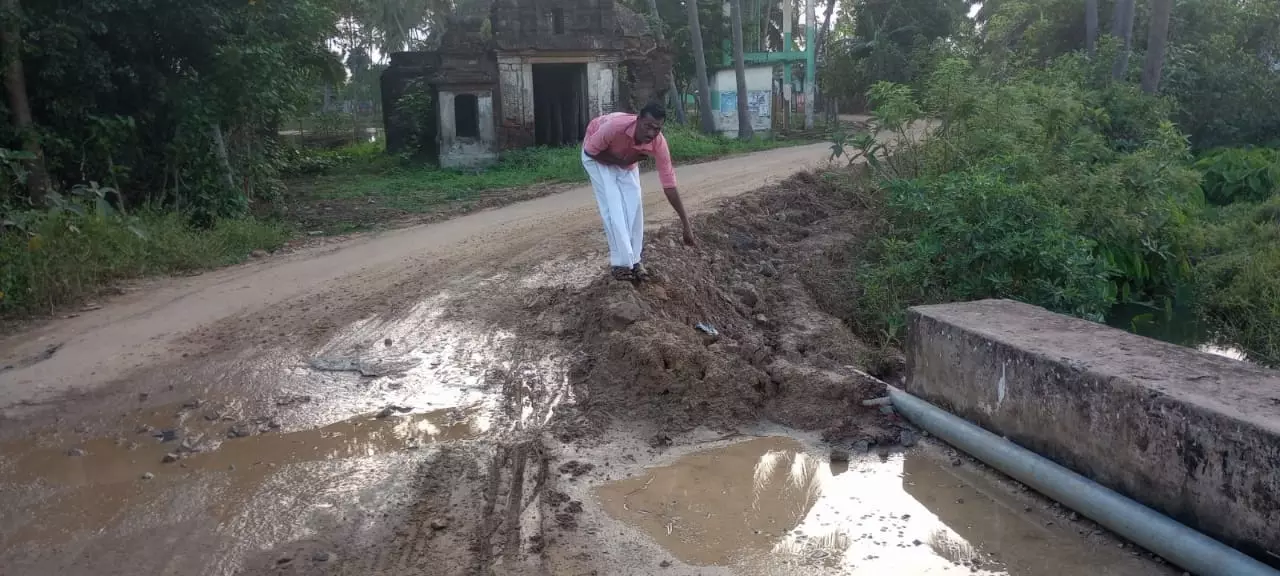 மந்தகதியில் குடிநீர் குழாய் பதிக்கும் பணி மந்தகதியில் குடிநீர் குழாய் பதிக்கும் பணி