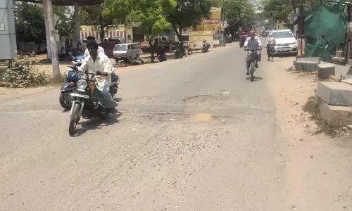 வேகத்தடைக்கு வர்ணம் பூச வேண்டும்