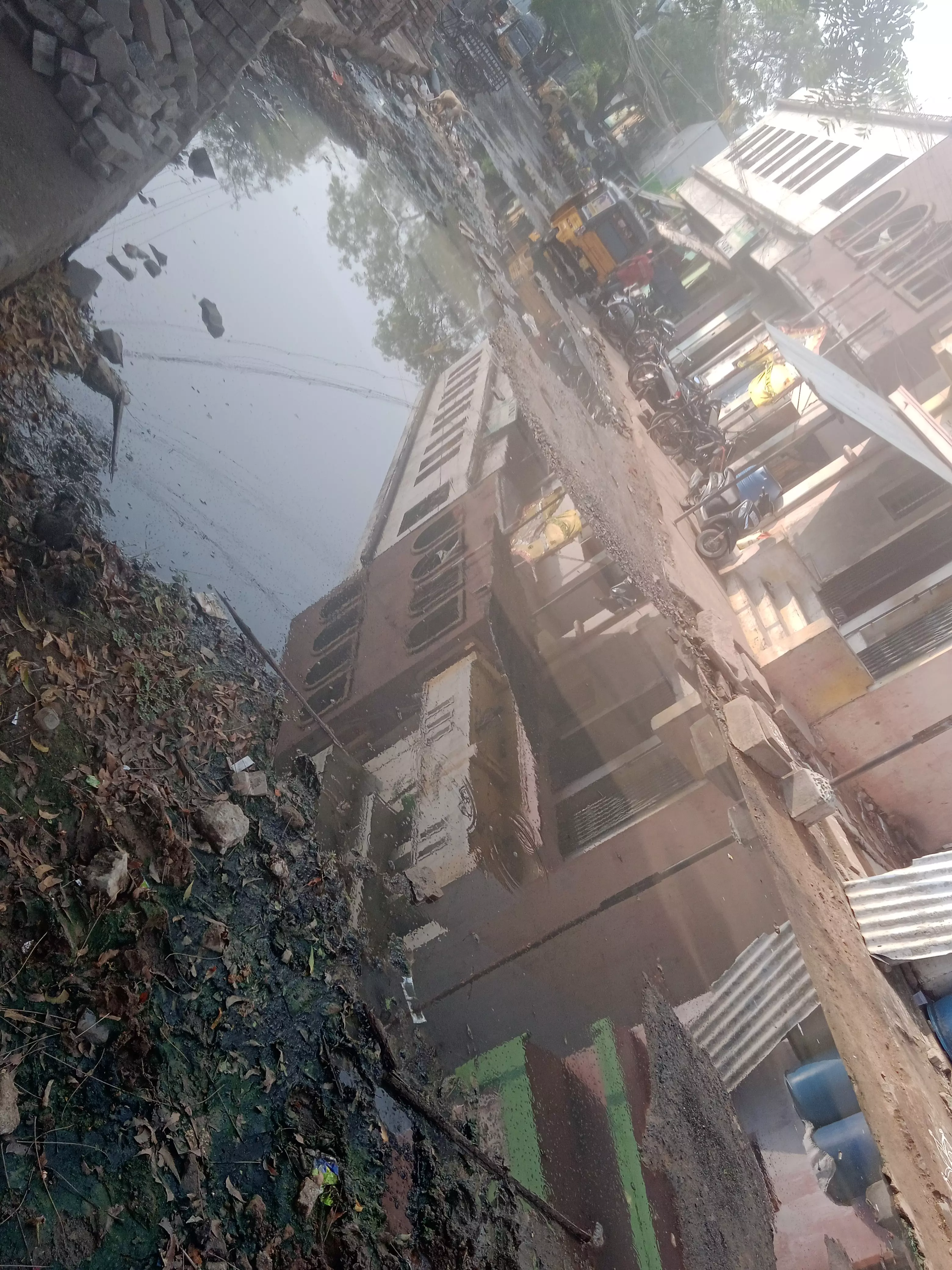 சாலையில் செல்லும் கழிவுநீர் சாலையில் செல்லும் கழிவுநீர்