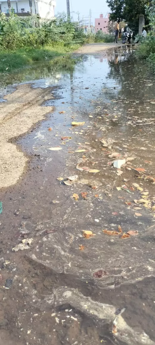 குழாய் உடைப்பால் வீணாகும் குடிநீர்