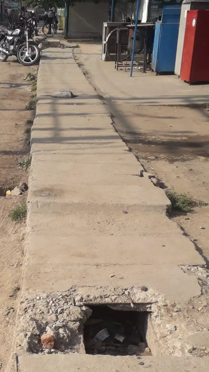 வாறுகால் கான்கிரீட் மூடி சேதம்