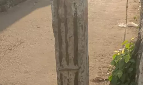 ஆபத்தான மின்கம்பம்