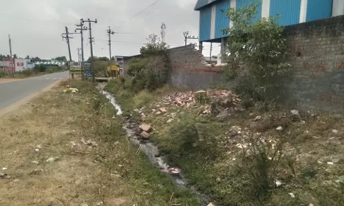 தேங்கி நிற்கும் கழிவுநீர்