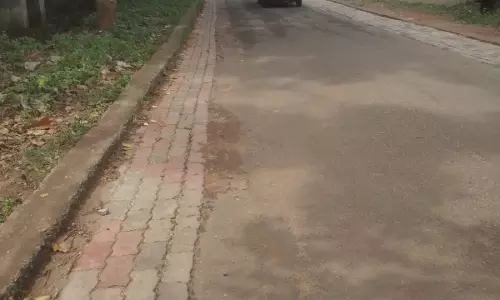 அகலமான தார்சாலை தேவை